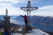 05 In vetta al Legnoncino (1711 m) con vista sul Lago di Como e  i suoi monti 